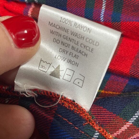 MudPie Red Plaid Button Front Ruffle Bottom Top Size Medium - Picture 7 of 7